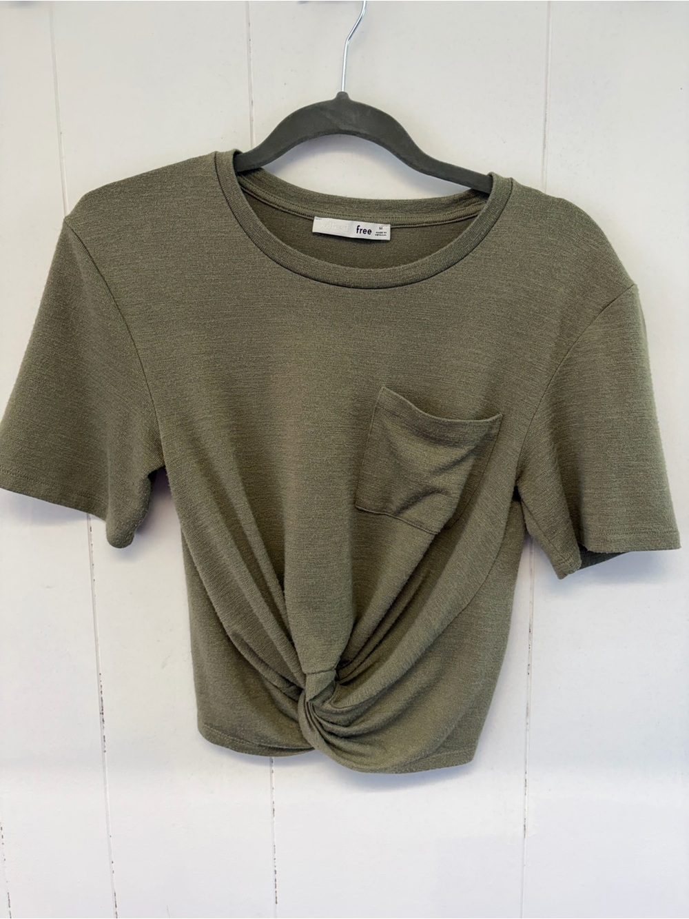 Aritzia Wilfred Olive Twist-Front Pocket Cropped Tee